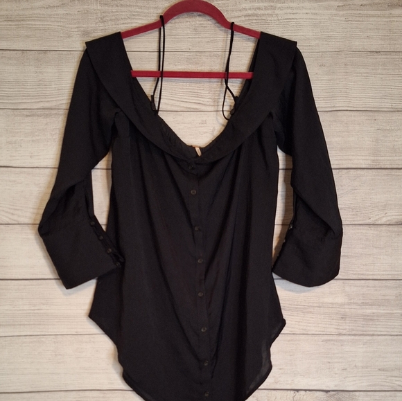 Free People Off‎ The Shoulders Top - Picture 2 of 4